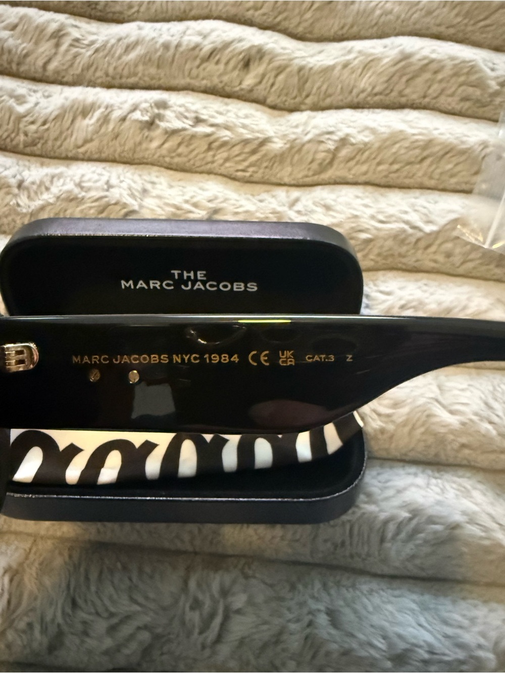 Marc Jacobs Black Polarized Oversized Cat-Eye Sunglasses - Picture 4 of 5